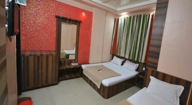 Трёхместный номер Standard Hotel Saihariprasad