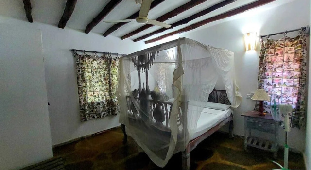 Marine Holiday House- Bed & Breakfast, Book Villa Hotels in Coast Region with Parking, Parking