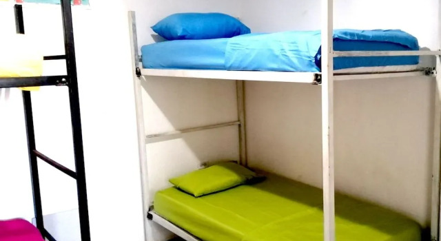 Hostel La Colonia, Забронировать Хостел Отели Картахены с парковкой, рядом с Bolivar Park, Парковка