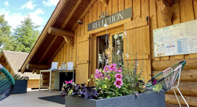 Domaine les 2 Mondes, Book Hotel Hoteller i Rhône-Alps med parkering, Parkering