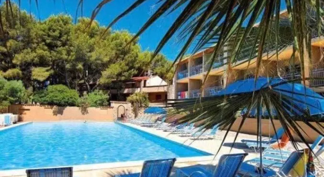 Sanary sur Mer Appartement 30m2 T2 avec terrasse Piscine 10min à pied de la plage