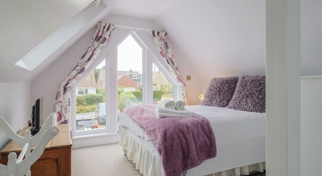 Cherry Pip, Book Hotel Bridport Jurassic Coast