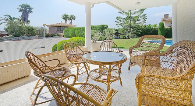 Апартаменты R11 Casa Blanca con gran jardin y piscina