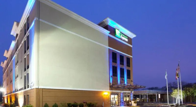 Кровать в общем номере Holiday Inn Express Washington DC-BW Parkway by IHG