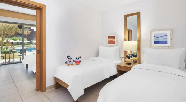 Семейный номер Superior с видом на бассейн Mövenpick Resort & Spa Tala Bay Aqaba