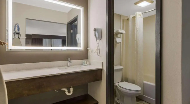 Четырёхместный номер Standard Quality Inn Asheville Airport