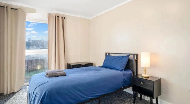 Spacious 4BR City Centre Apartment Dundee
