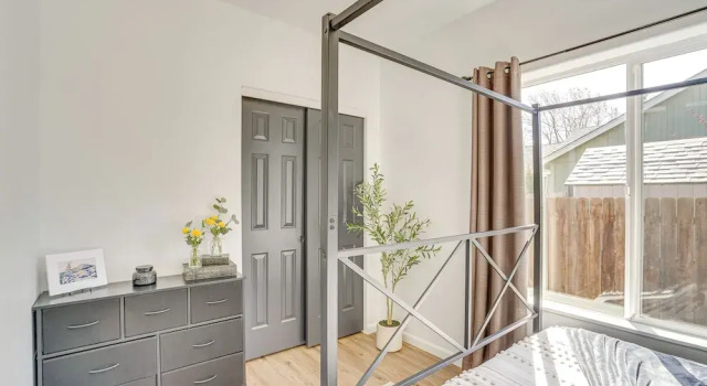 Charming Bend Home w/ Porch & Yard: Great Location, Rezerwuj Hotel Bend Bachelor