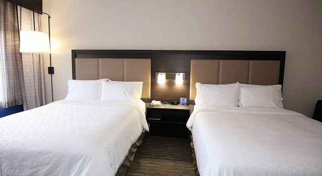 Четырёхместный номер Standard Holiday Inn Express Hotel & Suites Ashland by IHG