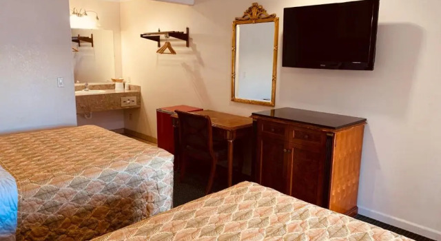 Четырёхместный номер Standard Monterey Oceanside Inn