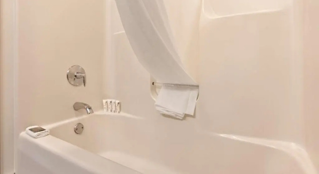 Четырёхместный номер Standard Country Inn & Suites by Radisson, Madison, WI