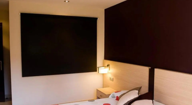 Standard Quadruple room with garden view Hostal Crisami