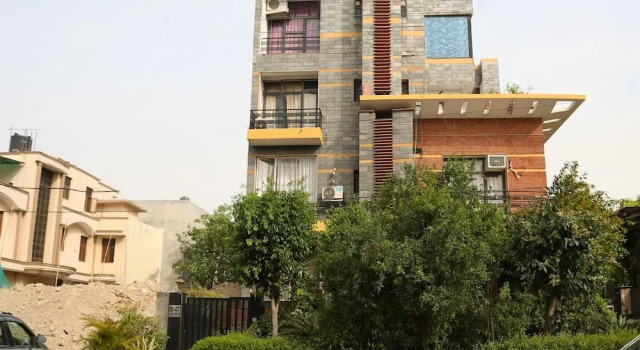 OYO 13592 Royal Stay Inn
