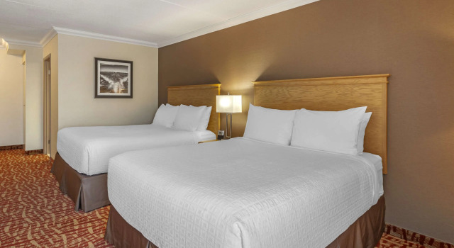 Четырёхместный номер Standard Best Western Plus Cobourg Inn & Convention Centre