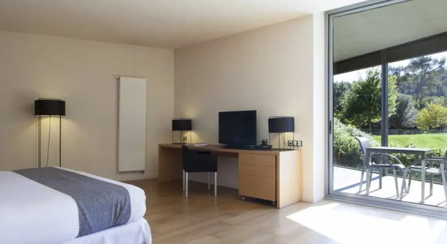 Номер Standard с балконом Hotel Món Sant Benet