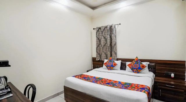 Yoyo Rooms Near Saphire International School Sector 70, Забронировать Отель Нойда штат Уттар-Прадеш