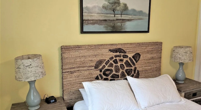 Driftwood #4 - Dog Friendly! Nightly Stays Allowed! 2 Bedroom Cottage, Забронировать Дом для отпуска Санибел Санибел, рядом с Торговая палата Санибела
