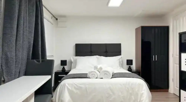 Inviting 1-bed Studio in Manchester & Feel at Home, Забронировать Отель Отели Большого Манчестера 3 звезды, 3*