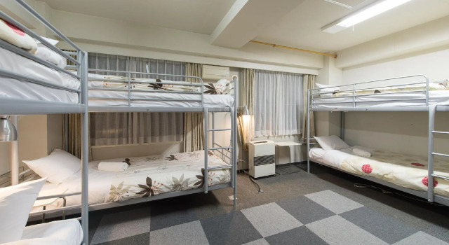 Кровать в общем номере Owashi Lodge