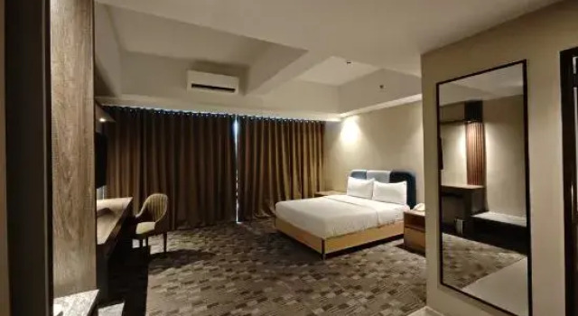 Полулюкс The Tribute Hotel