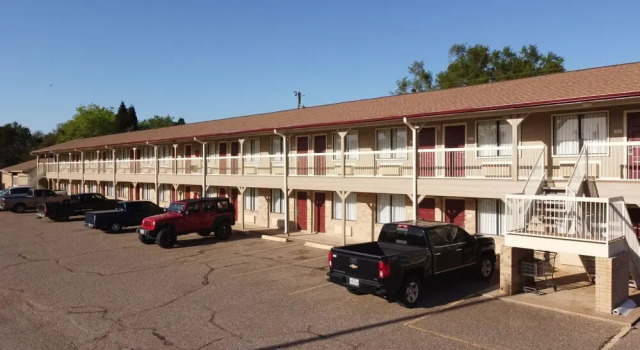 Countryside Inn, Book Hotel Hoteller i Malakoff med parkering, Parkering