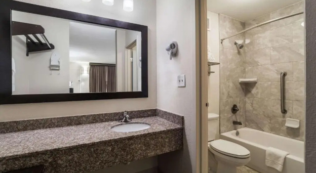 Номер Standard Quality Inn Coliseum
