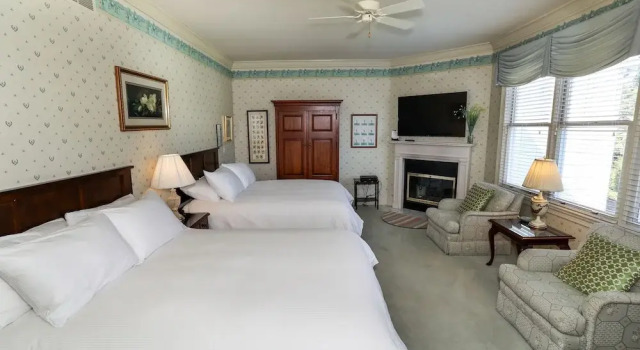 Номер Luxury Oakmont Inn