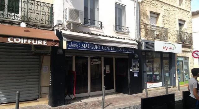 Hotel Restaurant du Cheval Blanc, Book Hotel Mauguio Hérault