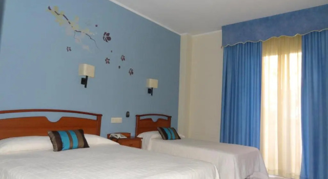 Семейный номер Standard Hotel Restaurant Llansola