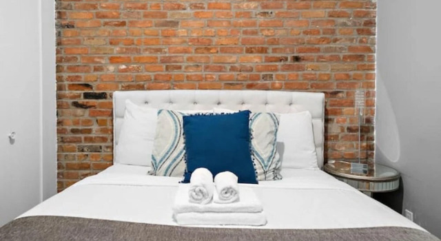 Old Montreal 4BR 2 Floors Loft Hotel