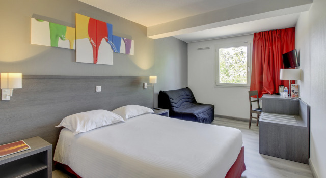 TheOriginals City, Hôtel restaurant lOrmichal Dijon Sud, Book Hotel Hotels in Burgundy with a Pool, Swimming Pool