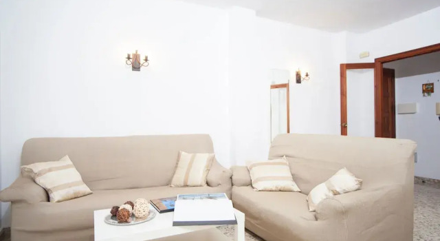 Curling in Alc dia With 3 Bedrooms and 1 Bathrooms