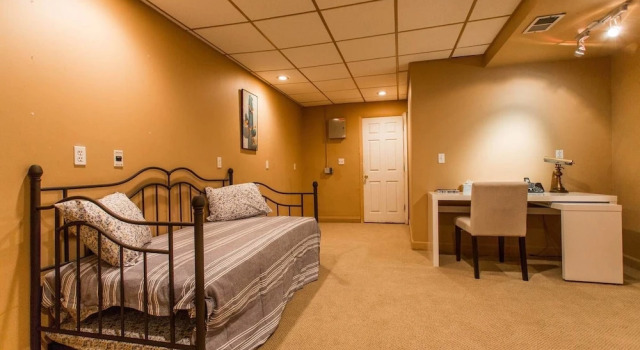 Safe Spacious Mansion Indowntown, Забронировать Отель Отели Иллинойс 4 звезды, 4*
