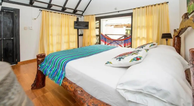 Трёхместный номер Standard с балконом Hostal Antawara Tayrona