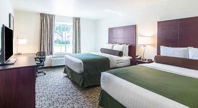 Четырёхместный номер Standard Cobblestone Inn & Suites - Guernsey