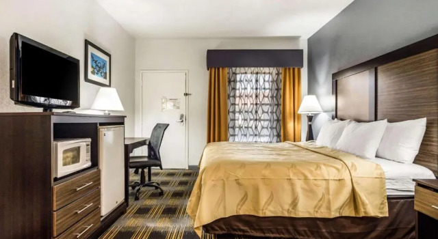 Номер Standard Quality Inn near Six Flags Douglasville
