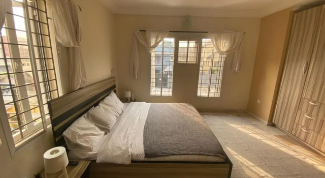 Amazing 4 Bedroom Duplex in Ikeja Allen Avenue, Book Feriehus Villaer i Lagos State, Villa