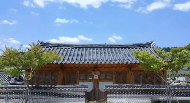 Jeonju Geunae Hanok Pension, Забронировать Отель Чонджу Чолла-Пукто, рядом с Конфуцианская школа хянгё в Чонджу