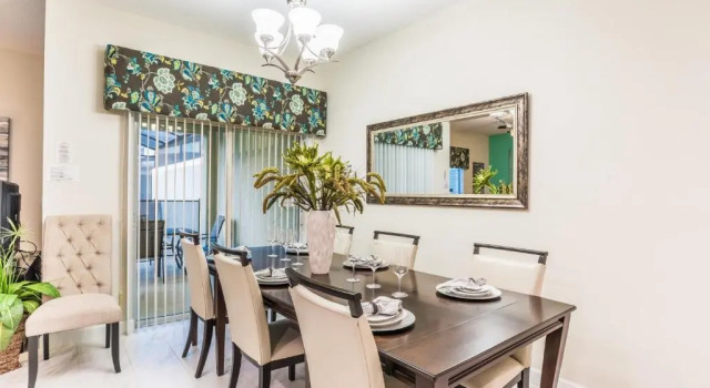 Коттедж с 4 комнатами 4805 Brier Rose Lane
