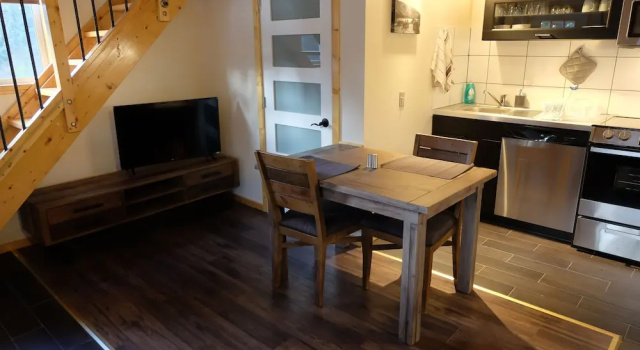 Четырёхместные апартаменты Deluxe с видом на сад Red Cariboo Apartments