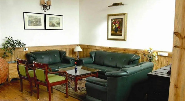WelcomHeritage Windsor Lodge, Забронировать Отель Отели Раникхет с завтраком, Завтраки