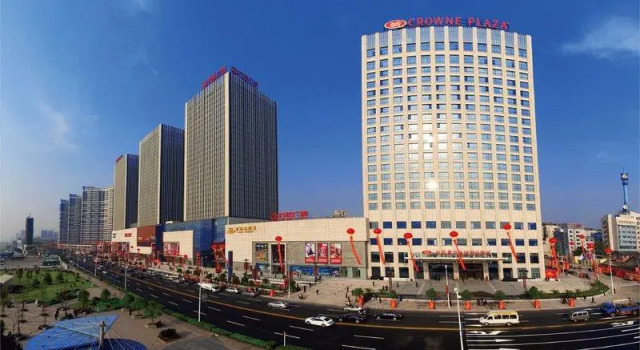 Люкс с красивым видом из окна Crowne Plaza Yichang by IHG
