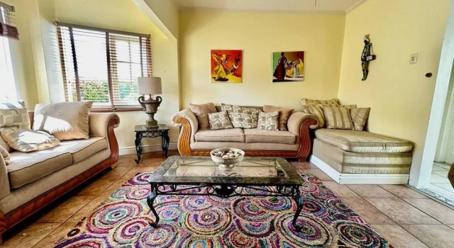 Luxury 5-bed Villa in Tobago The Big Yellow House