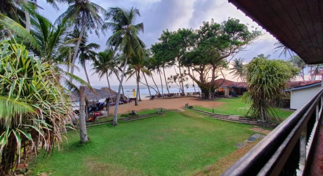 Sri Gemunu Beach Resort, Забронировать Курортный отель Талпе Округ Галле