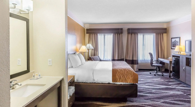 Двухместный номер Standard Comfort Inn near Frost Bank Center