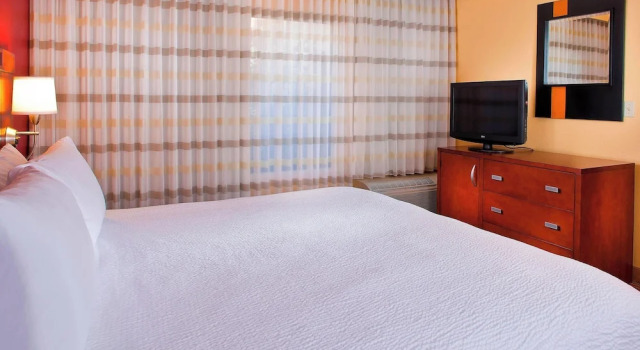 Люкс c 1 комнатой Courtyard by Marriott Orlando Airport