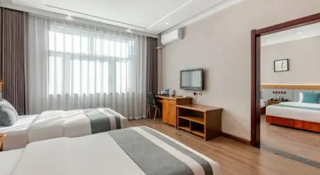 Четырёхместный люкс Runyang Hotel (Qinhuangdao Railway Station Branch)