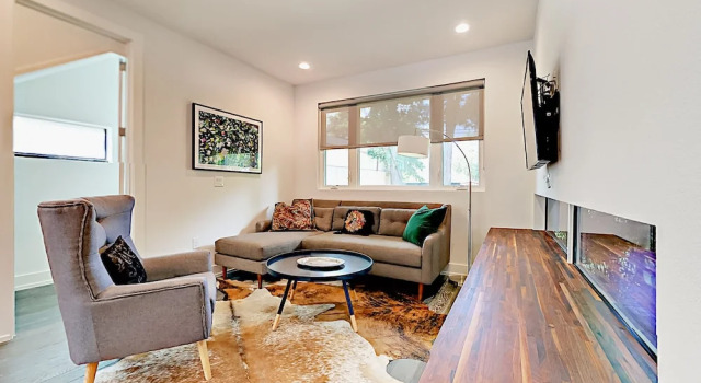 3br W/ Contemporary Kitchen, Patios 3 Bedroom Duplex