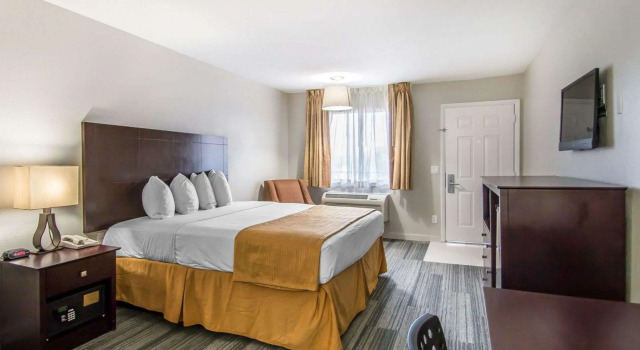 Двухместный номер Standard Quality Inn & Suites By the Parks
