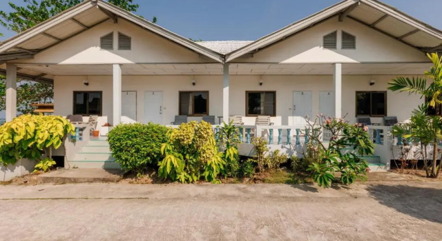 Бунгало рядом с пляжем Bay Beach Resort